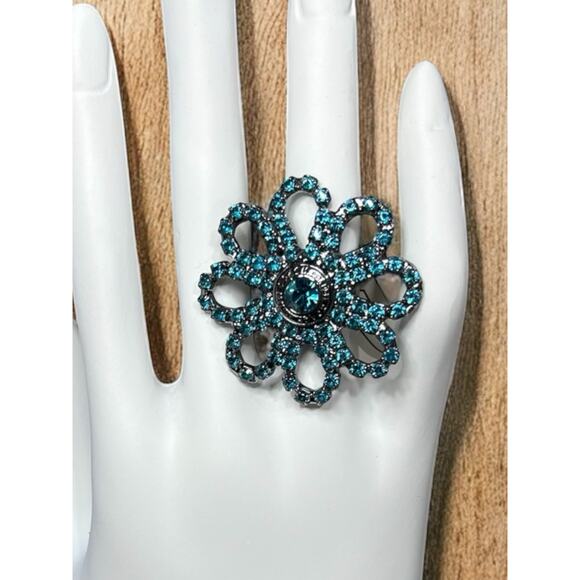 NWT Y2K Coach 94892 Pave Crystal Flower Ring – Size 6 - Picture 5 of 5